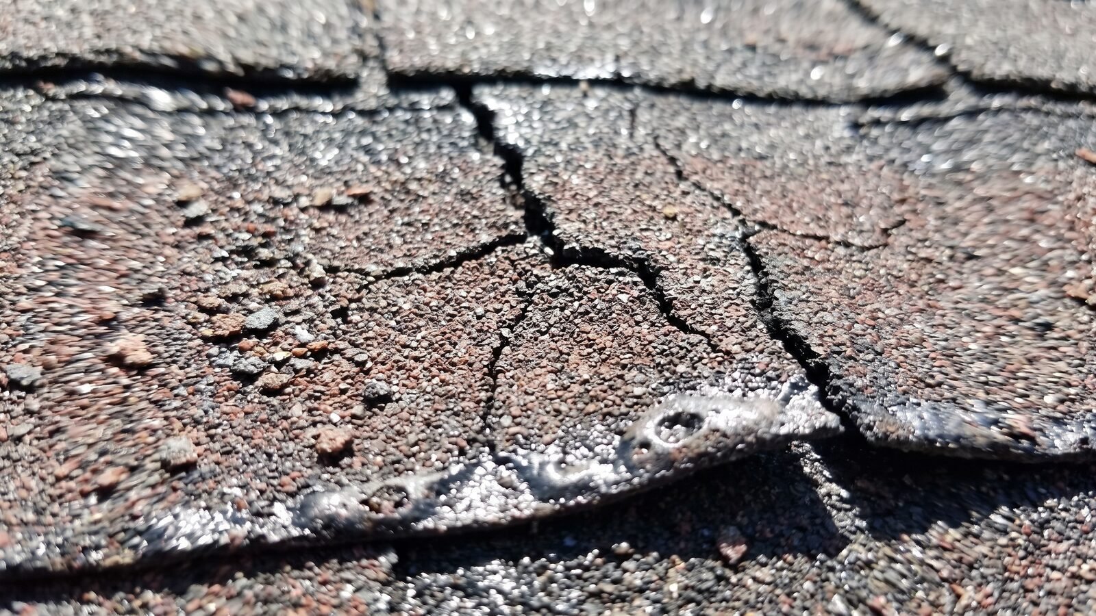 Why Bulverde Temperatures Swing 40°F and What It Does to Your Shingles